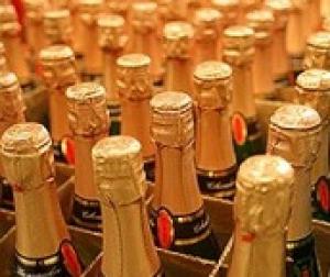 Определена цена, не ниже которой должны осуществляться закупка, поставки и розничная продажа игристого вина (шампанского).