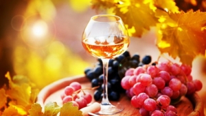 В 2021 году вино в России подорожает из-за недобора винограда