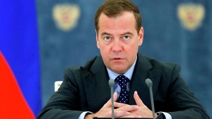 Медведев поручил проработать вопрос отметок для продукции из виноматериалов