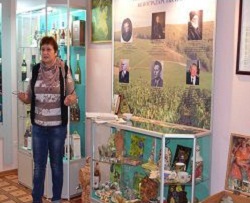 Будущие специалисты сервиса узнали об основах дегустации и винном этикете.