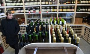 Медведев ввел госрегулирование цен на вино и шампанское