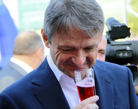 Глава Минсельхоза рассказал о своей коллекции вин